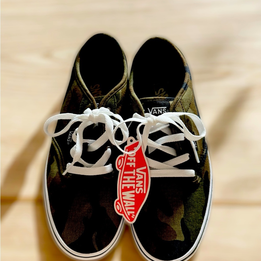 Vans Camo Design Shoes Women’s or Youth Size 6 Brand New!